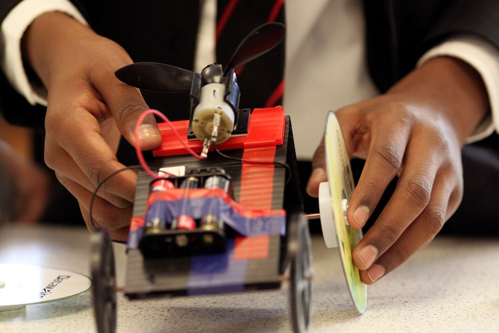 Fan-Powered Car Workshop